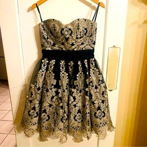 Chi Chi London Dress Black /Gold Lace Size 8 Prom Party Wedding Formal event